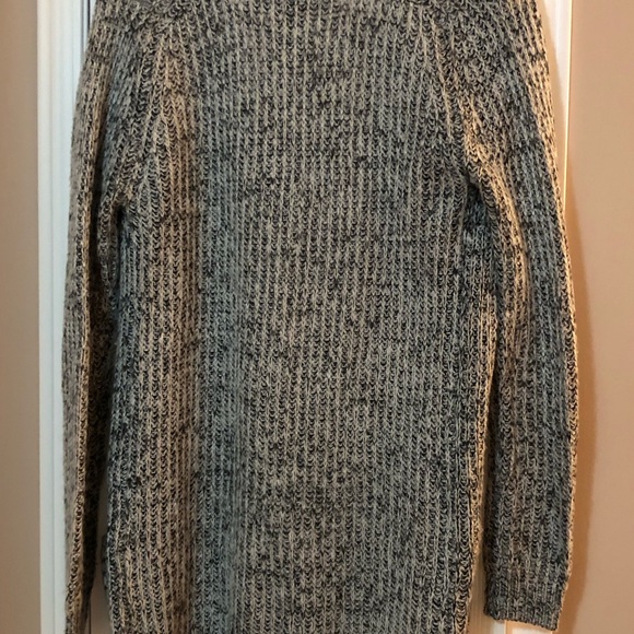 Black and white cardigan ( bundle & save ) - Picture 6 of 6